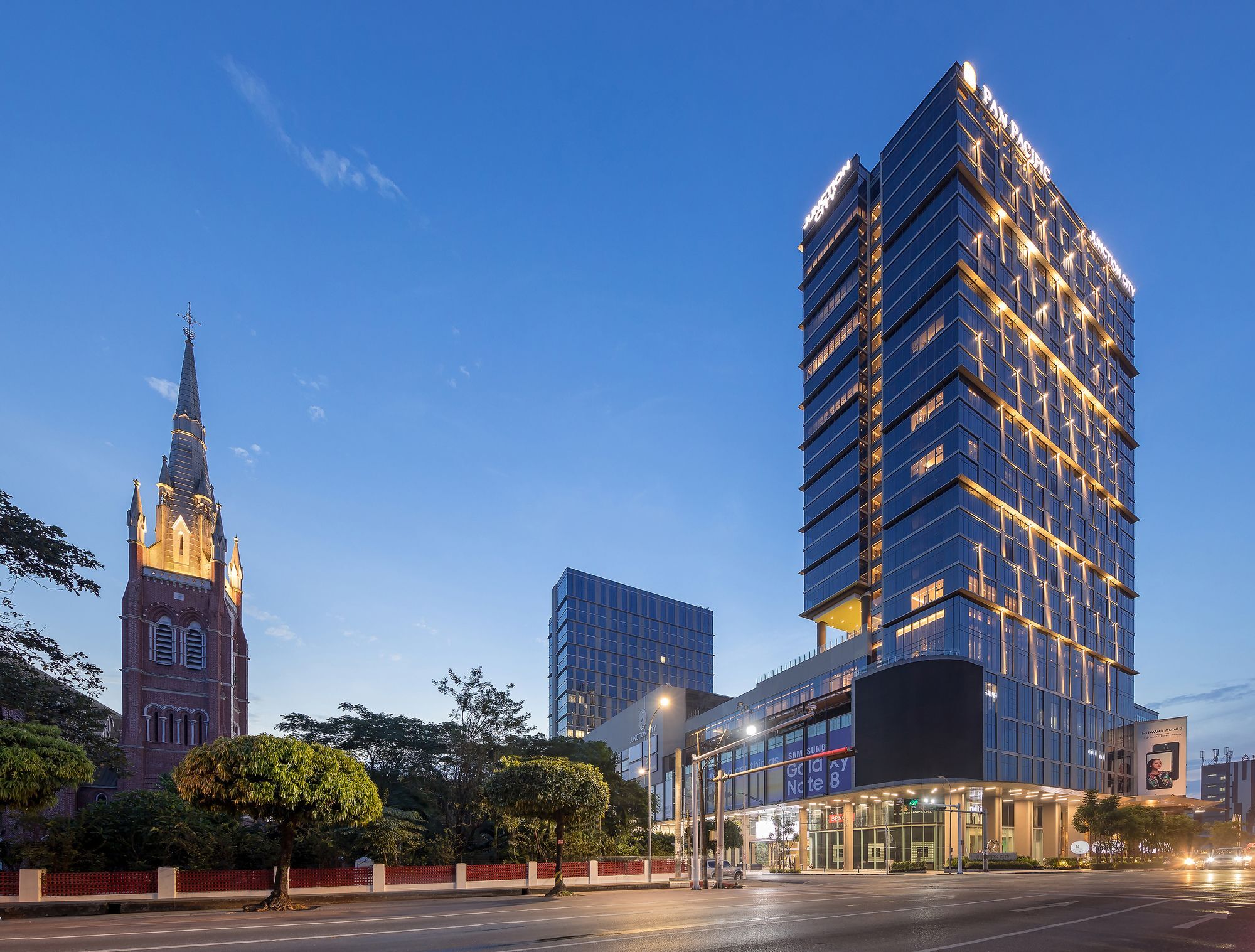 Pan Pacific Yangon Hotel Exterior photo